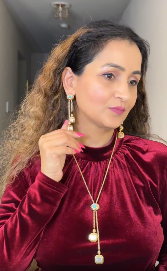 項(xiàng)鏈佩戴展示